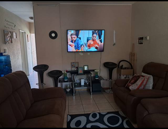 2 BEDROOM SECTIONAL TITLE FOR SALE IN COMET